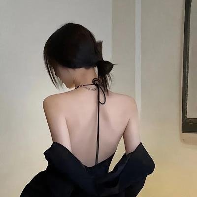 色肉毒蝎女